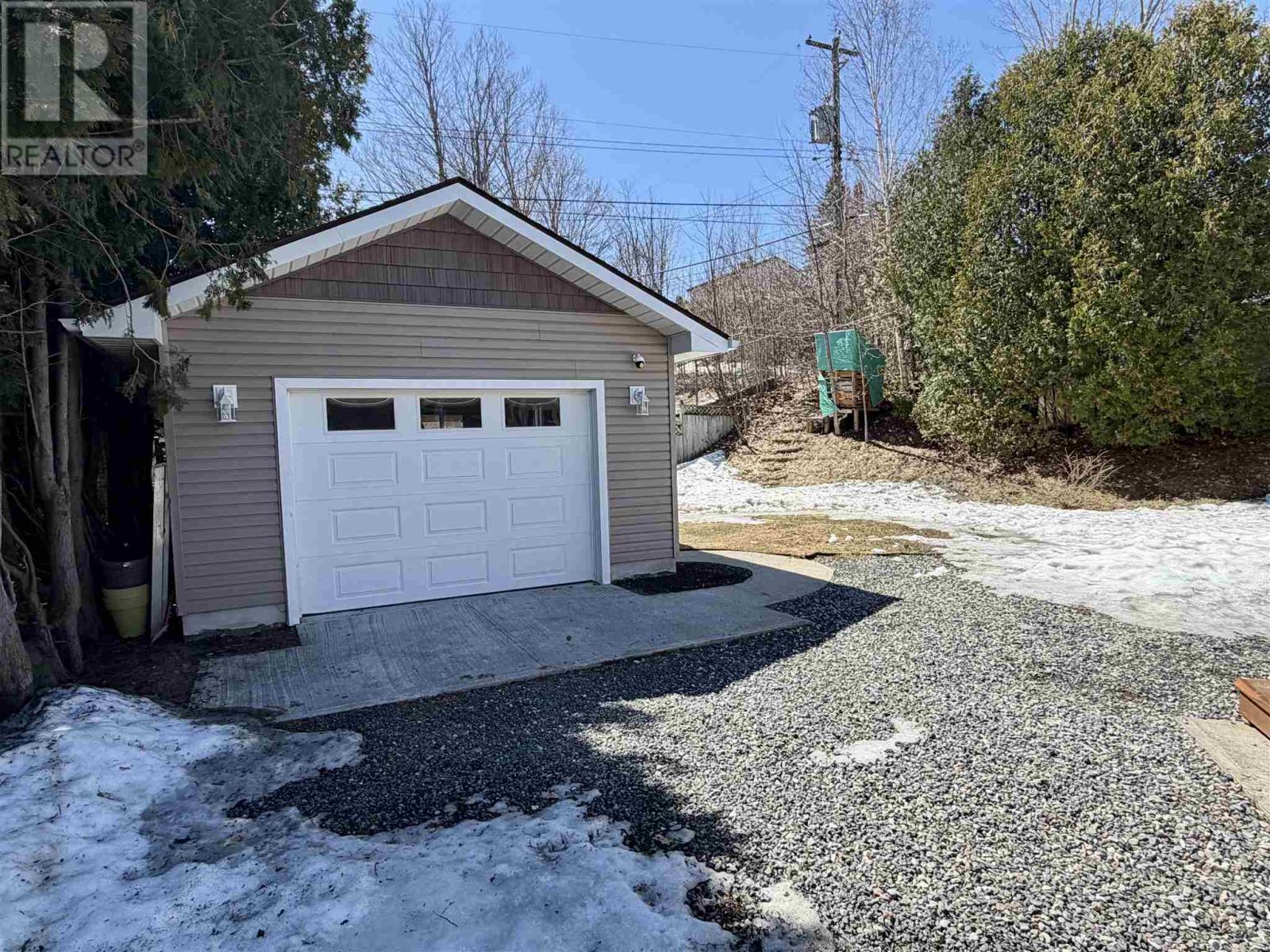 97 Hutchison AVE, Elliot Lake, Ontario, P5A1W9 — Photo 4