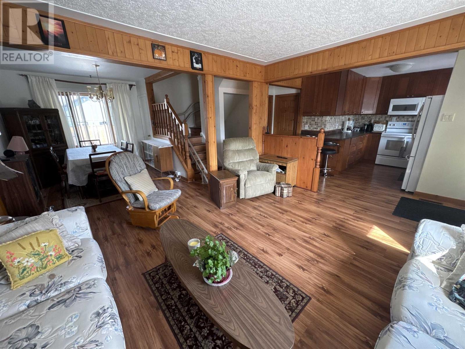 18 Blackwell RD, Elliot Lake, Ontario, P5A1G5 — Photo 2