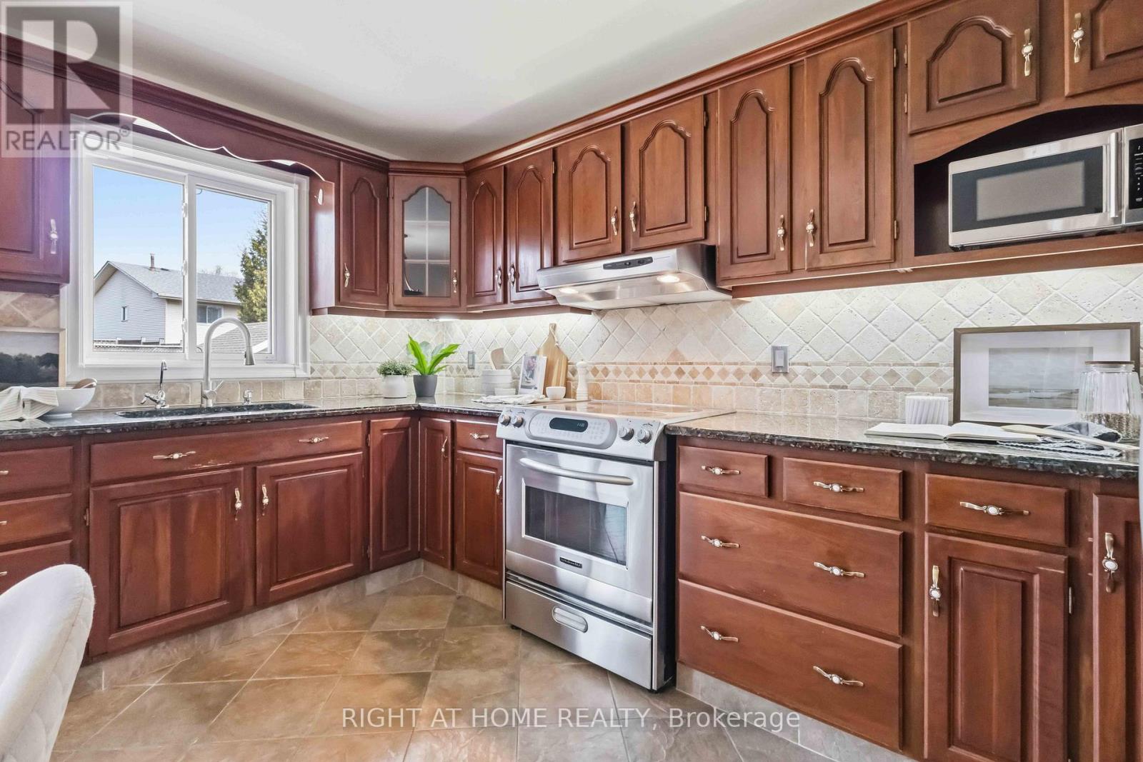 313 PRESTON DRIVE, Oshawa (McLaughlin), Ontario, L1J6Y6 — Photo 12