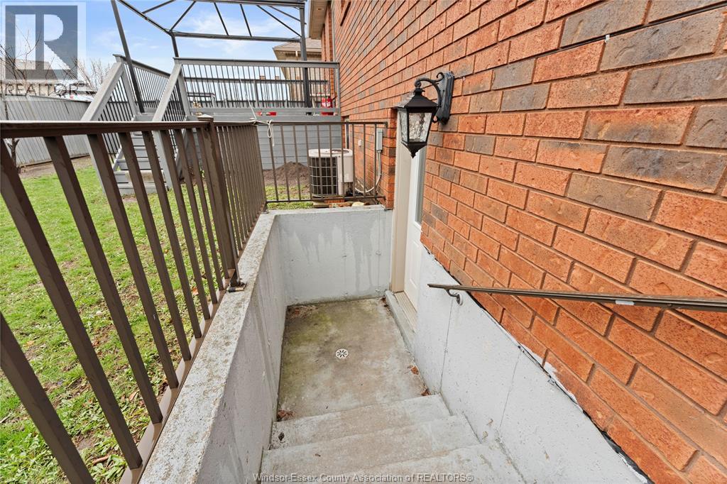 4824 BARCELONA, Windsor, Ontario, N9G3E9 — Photo 39
