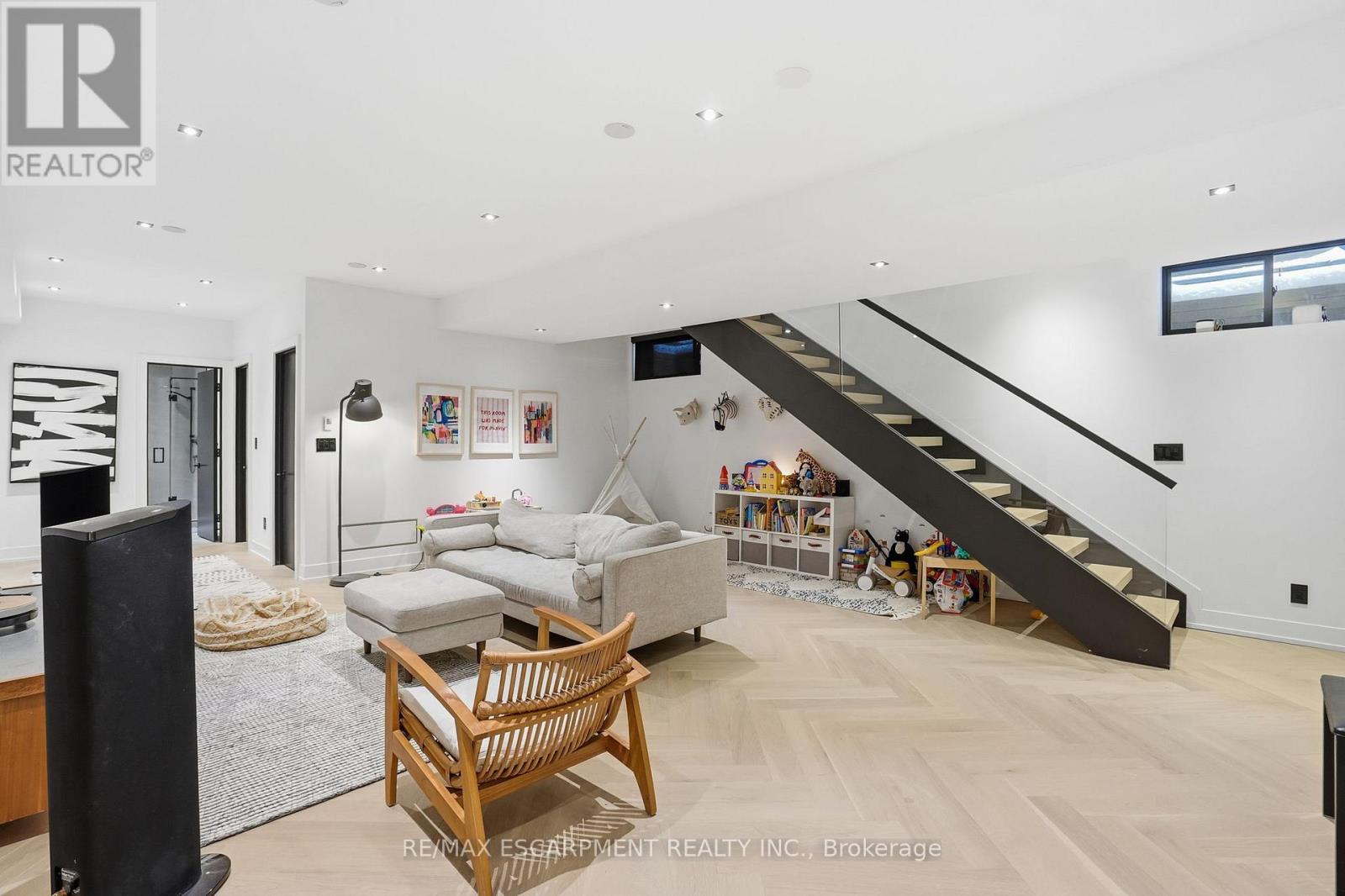 20B BROADVIEW AVENUE, Mississauga (Port Credit), Ontario, L5H2S8 — Photo 19