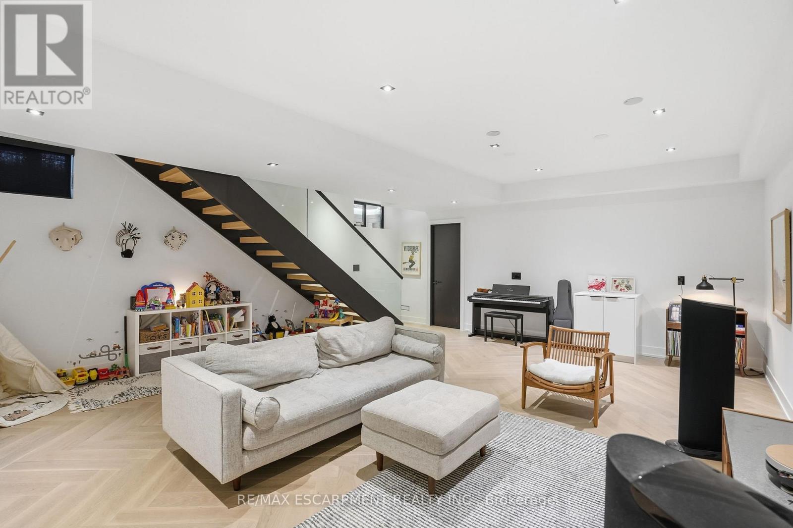 20B BROADVIEW AVENUE, Mississauga (Port Credit), Ontario, L5H2S8 — Photo 20