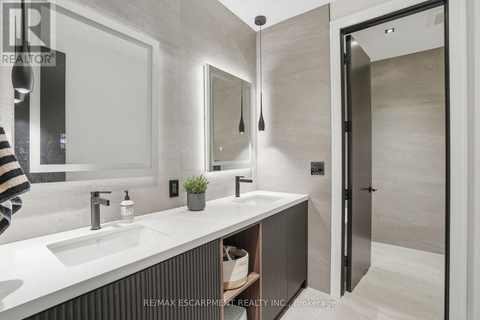 20B BROADVIEW AVENUE, Mississauga (Port Credit), Ontario, L5H2S8 — Photo 36