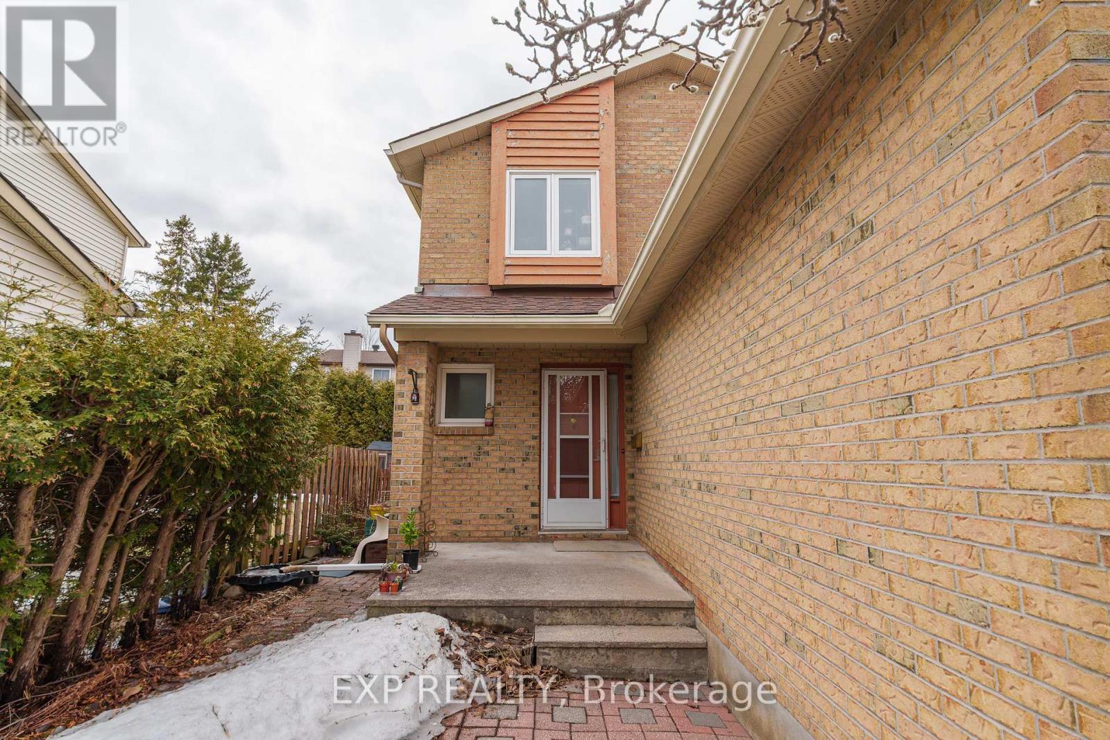 31 COOLSPRING CRESCENT, Ottawa, Ontario, K2E7M9 — Photo 2