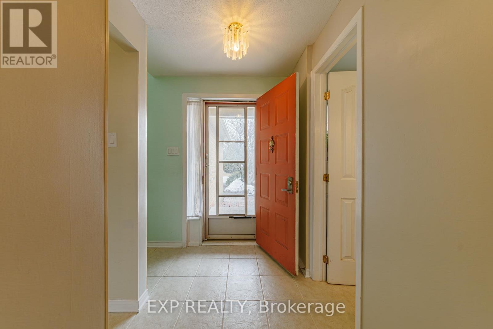 31 COOLSPRING CRESCENT, Ottawa, Ontario, K2E7M9 — Photo 4