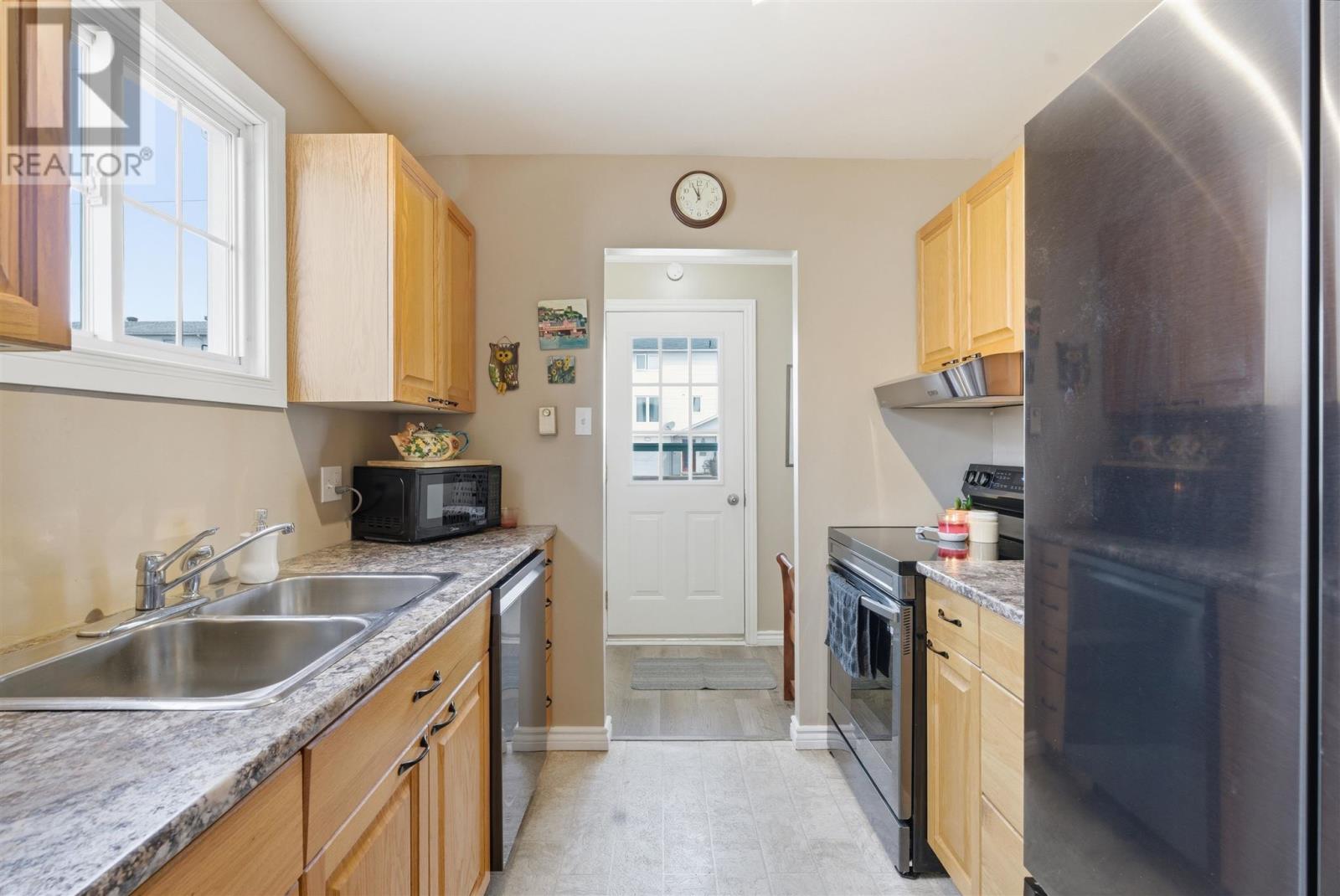 60 Farrell CRES, Elliot Lake, Ontario, P5A3M9 — Photo 4
