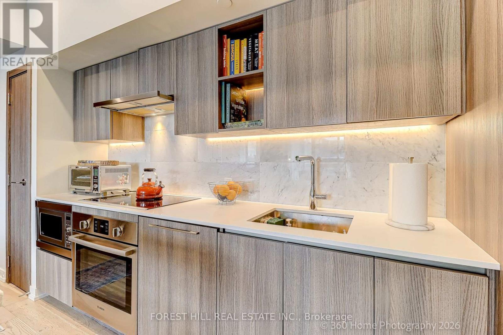 1215 - 17 BATHURST STREET, Toronto (Waterfront Communities), Ontario, M5V0N1 — Photo 9