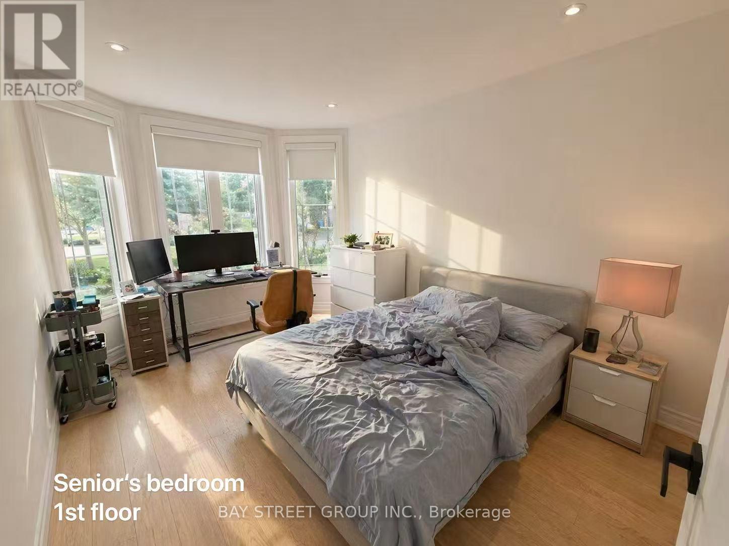 UPPER LEVEL - 42 FOURACRE WAY, Aurora, Ontario, L4G7W1 — Photo 3