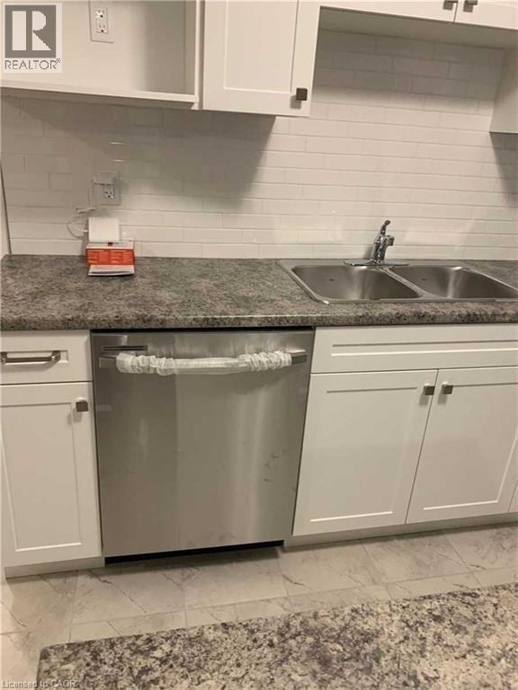 125 STONEBROOK Way, Markdale, Ontario — Photo 9