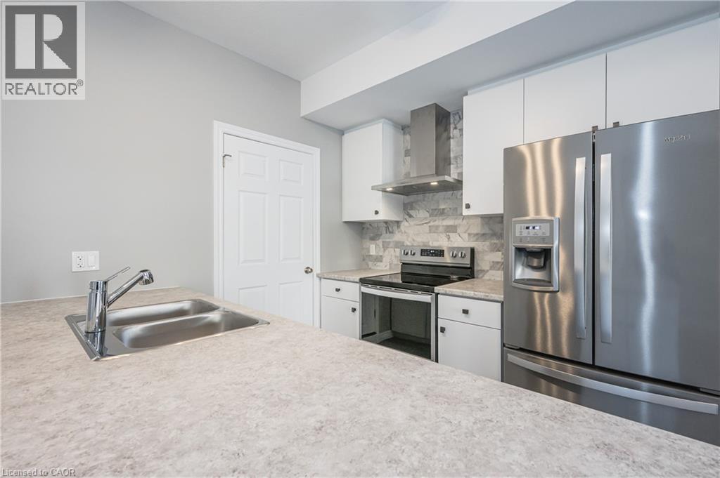 2 OAT Lane, Kitchener, Ontario, N2R0T1 — Photo 7