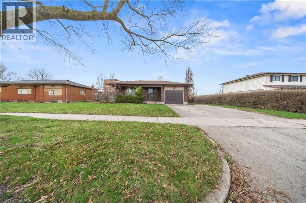 42 TUPPER Crescent, Kitchener, Ontario, N2B2X9 — Photo 2