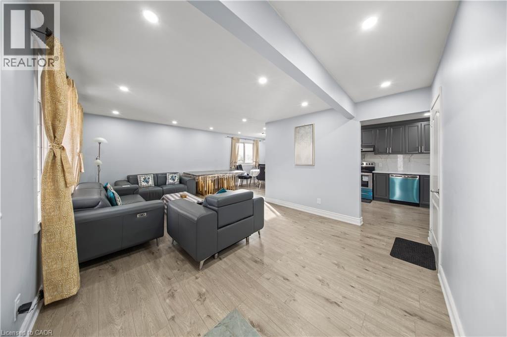 42 TUPPER Crescent, Kitchener, Ontario, N2B2X9 — Photo 3