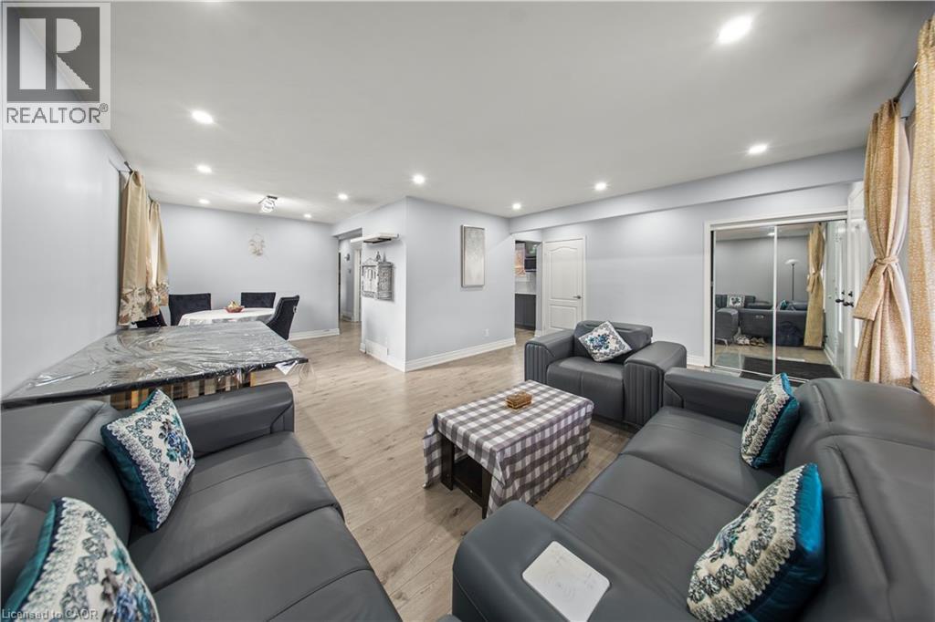 42 TUPPER Crescent, Kitchener, Ontario, N2B2X9 — Photo 4