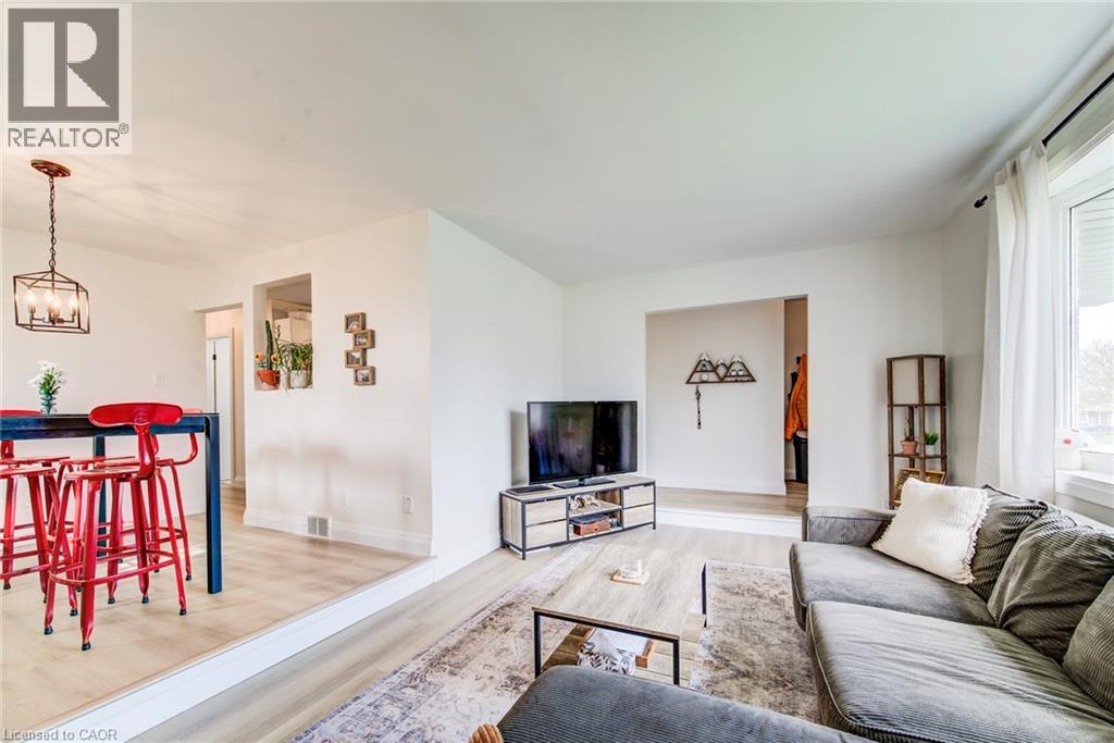 183 DINISON Crescent, Kitchener, Ontario, N2E2S6 — Photo 10