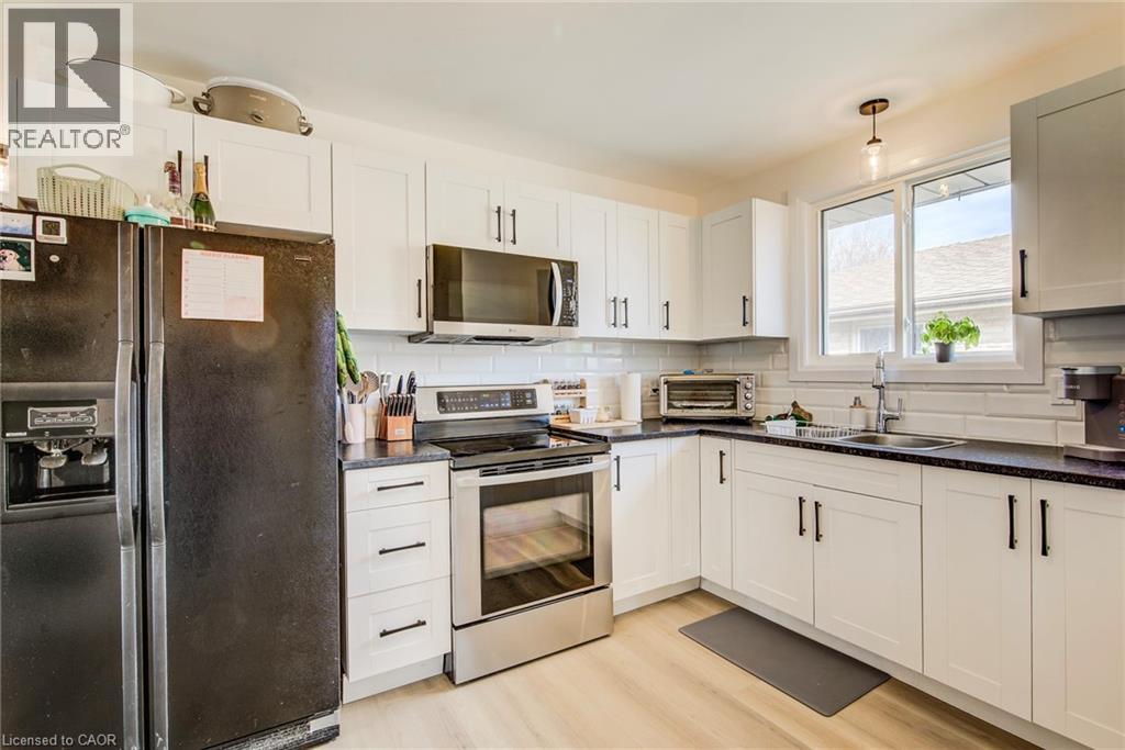 183 DINISON Crescent, Kitchener, Ontario, N2E2S6 — Photo 14