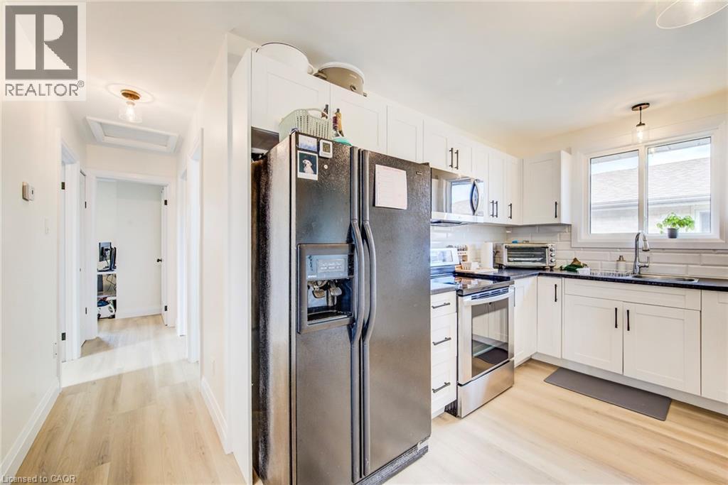 183 DINISON Crescent, Kitchener, Ontario, N2E2S6 — Photo 15