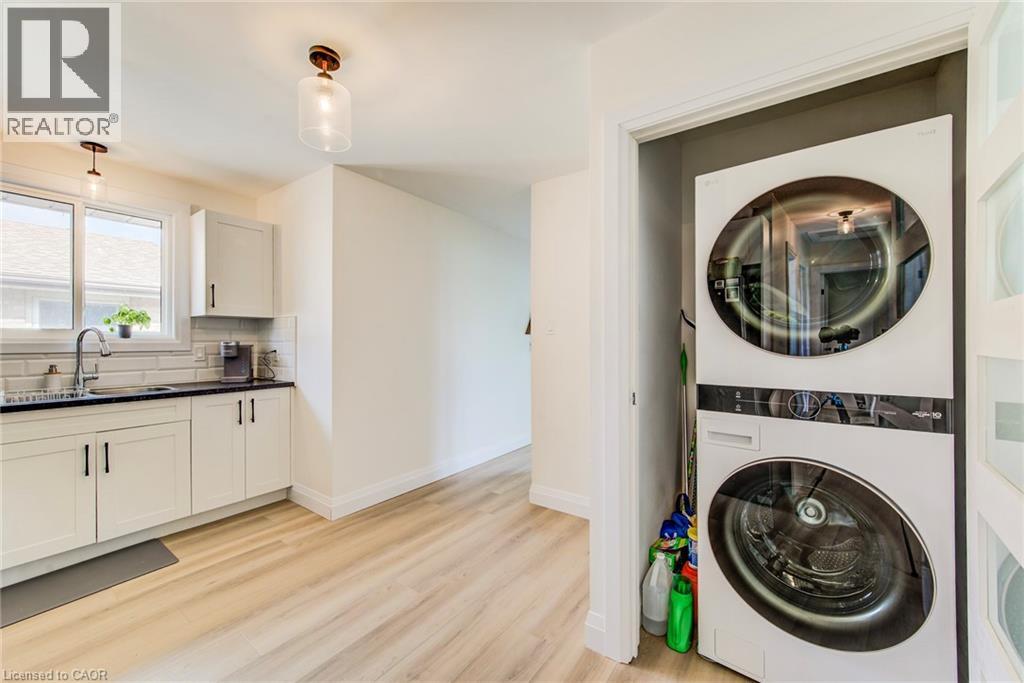 183 DINISON Crescent, Kitchener, Ontario, N2E2S6 — Photo 16