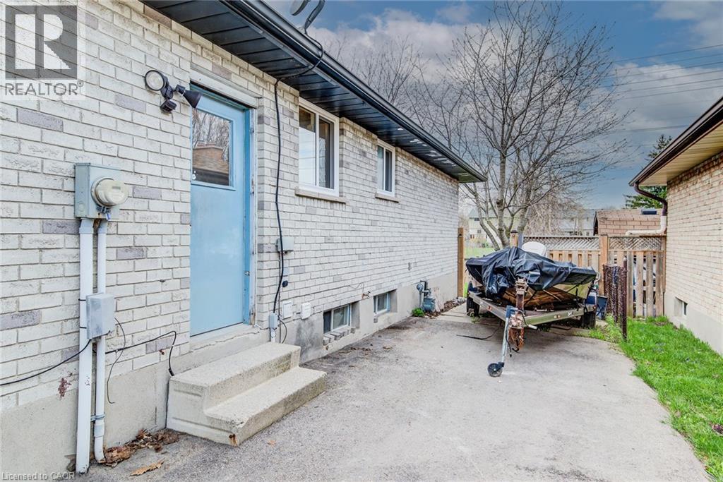 183 DINISON Crescent, Kitchener, Ontario, N2E2S6 — Photo 25