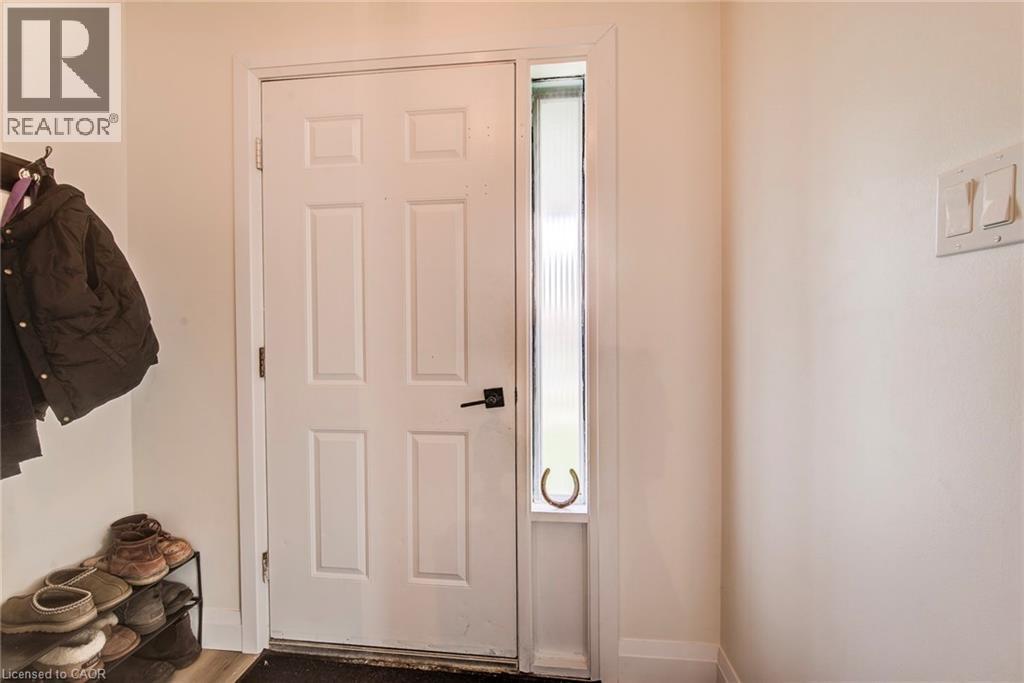 183 DINISON Crescent, Kitchener, Ontario, N2E2S6 — Photo 6