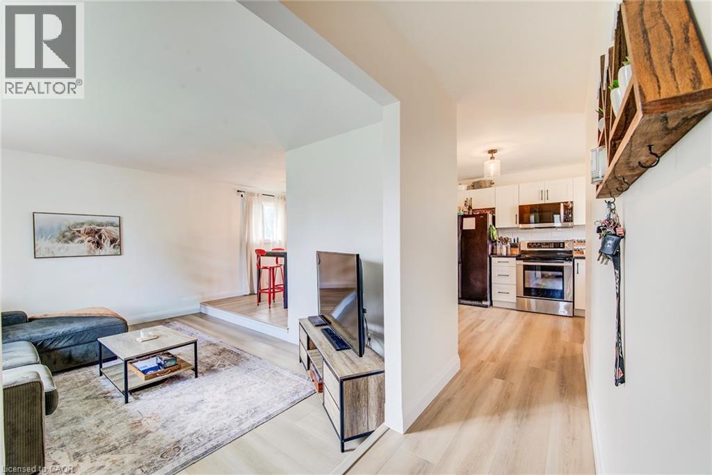 183 DINISON Crescent, Kitchener, Ontario, N2E2S6 — Photo 7