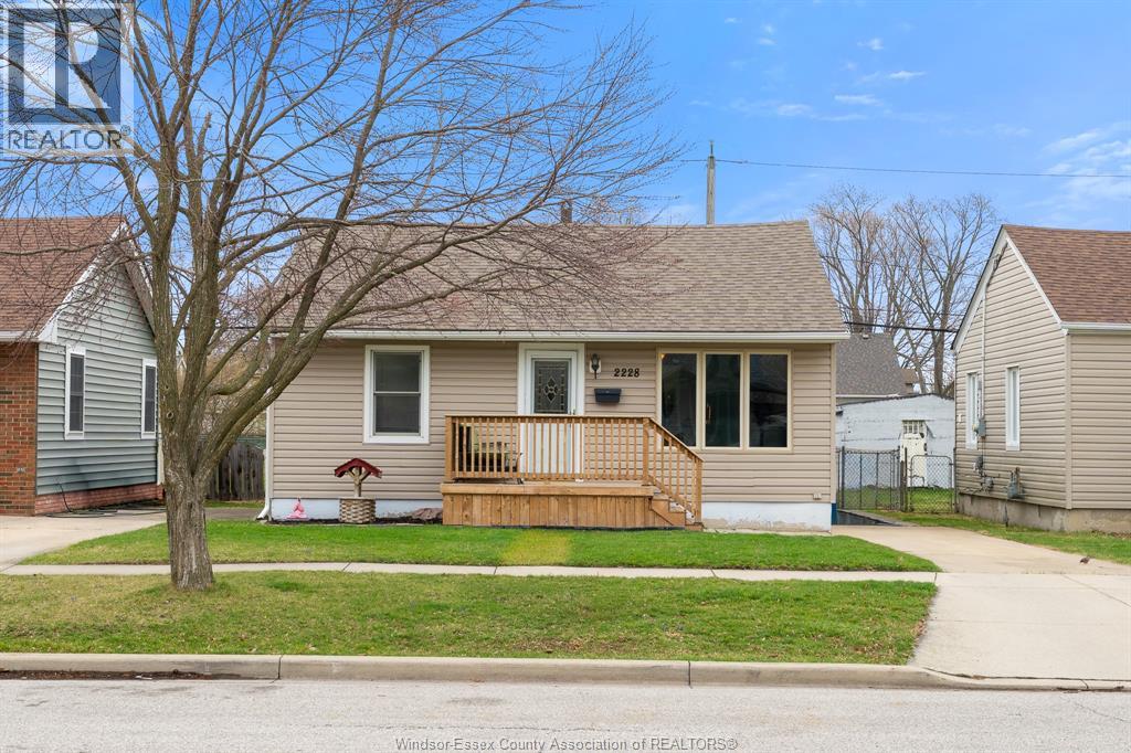 2228 Elsmere AVENUE, Windsor, Ontario, N8W2C6 — Photo 2