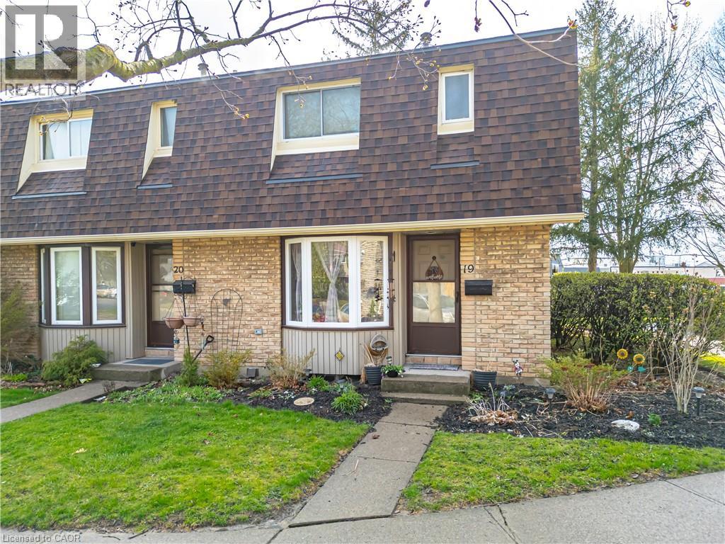 18 BARRY Street Unit# 19, St. Catharines, Ontario, L2R7J6 — Photo 2
