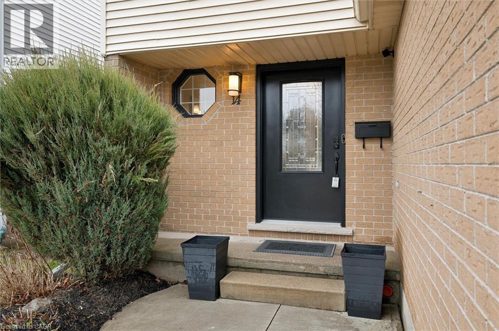 14 WYCLIFFE Place, Kitchener, Ontario, N2M5J7 — Photo 2