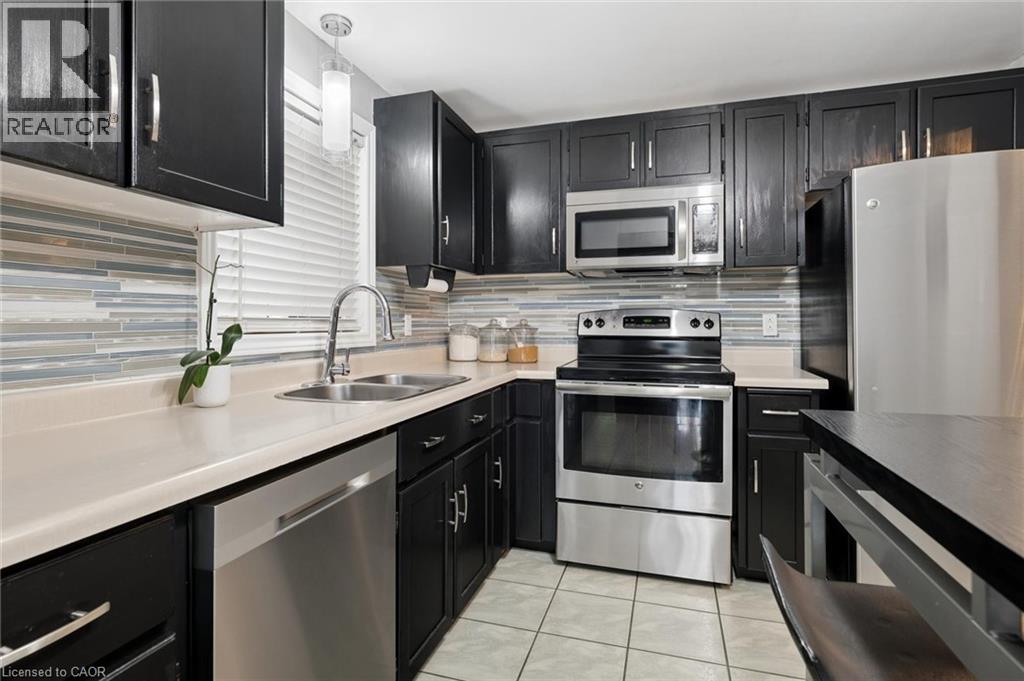 14 WYCLIFFE Place, Kitchener, Ontario, N2M5J7 — Photo 3