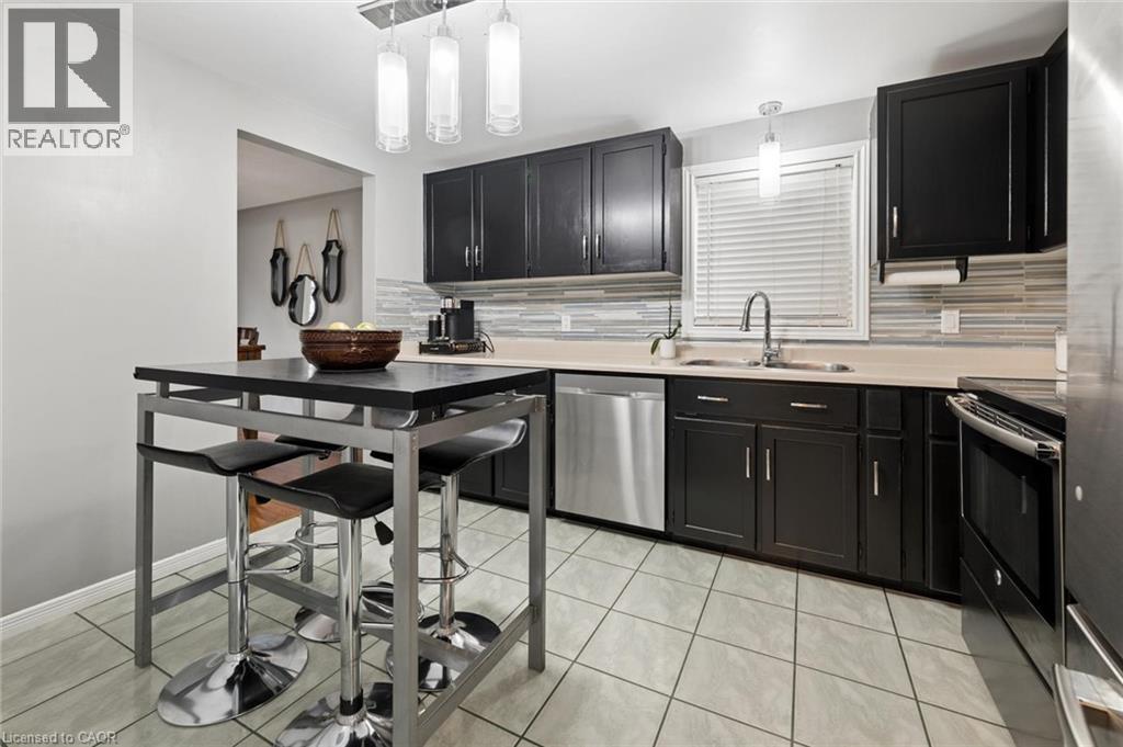 14 WYCLIFFE Place, Kitchener, Ontario, N2M5J7 — Photo 4