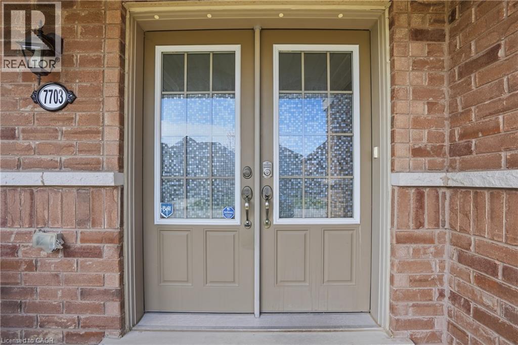 7703 SYCAMORE Drive, Niagara Falls, Ontario, L2H0N6 — Photo 4