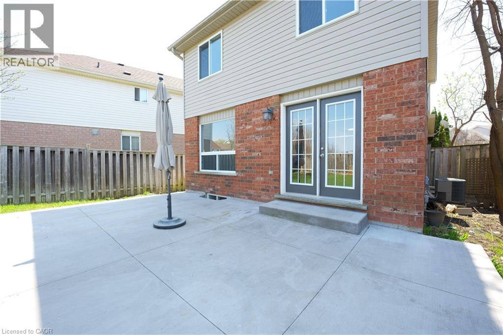 11 LEMONBALM Street, Kitchener, Ontario, N2E1Z7 — Photo 7