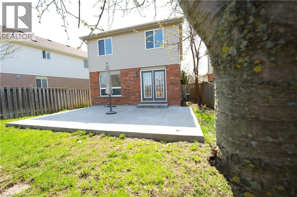 11 LEMONBALM Street, Kitchener, Ontario, N2E1Z7 — Photo 9