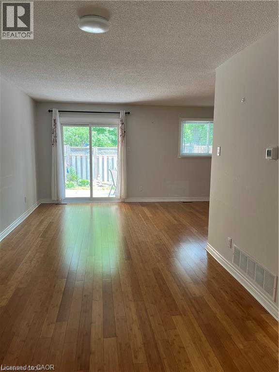 2301 CAVENDISH Drive Unit# 99, Burlington, Ontario, L7P3M3 — Photo 7