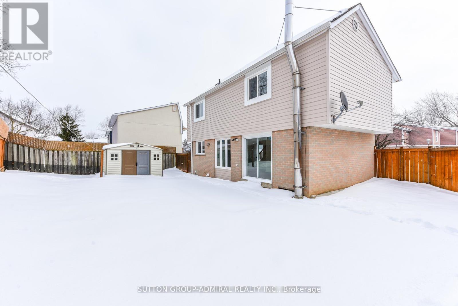 4 HARDCASTLE COURT, Brampton (Central Park), Ontario, L6S2A9 — Photo 2