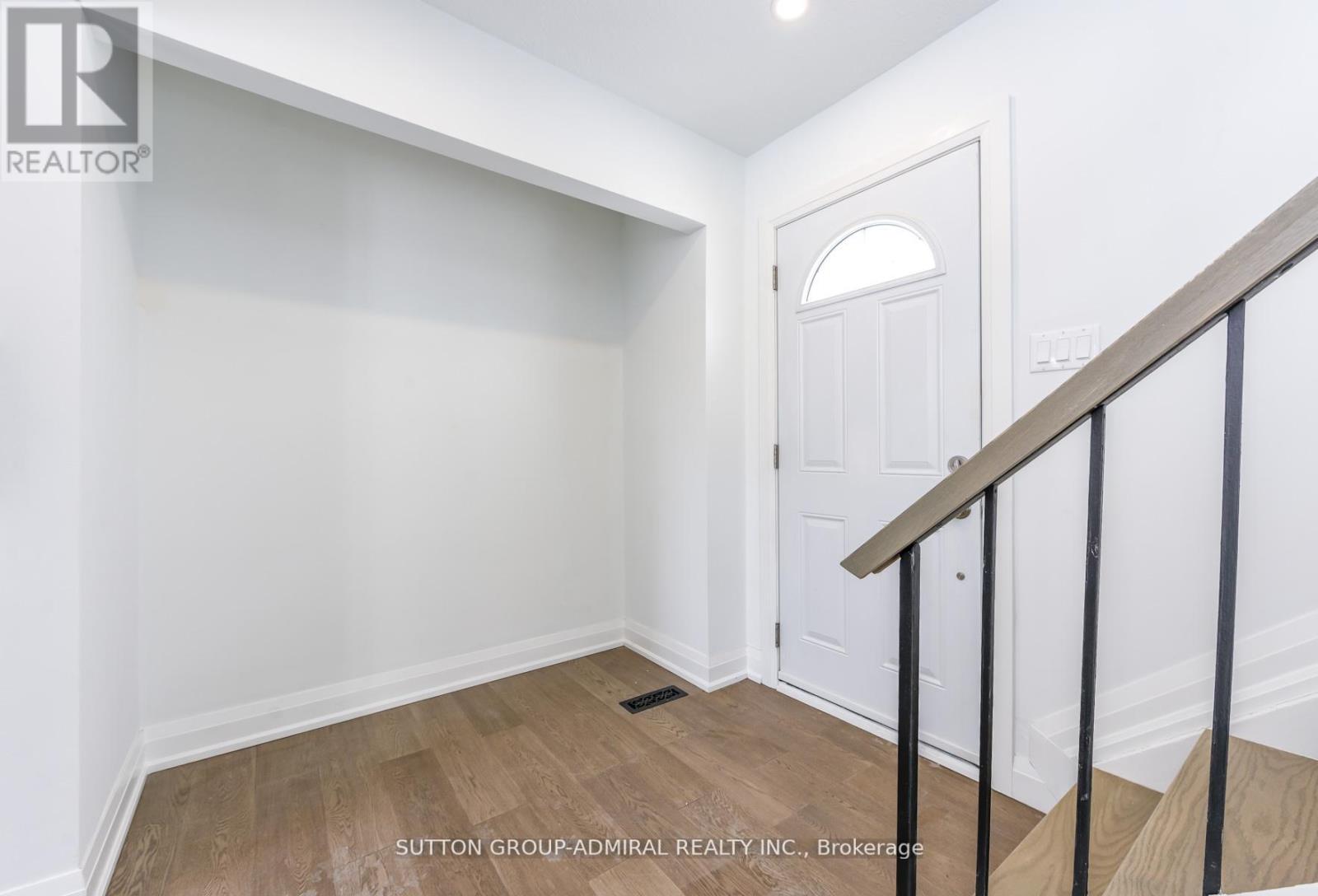 4 HARDCASTLE COURT, Brampton (Central Park), Ontario, L6S2A9 — Photo 4