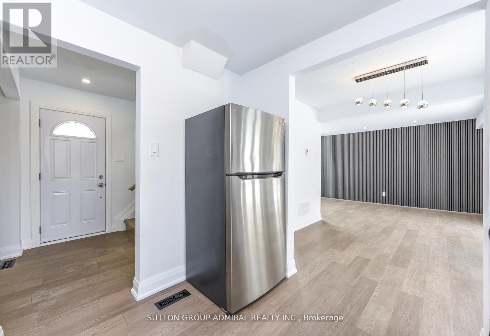 4 HARDCASTLE COURT, Brampton (Central Park), Ontario, L6S2A9 — Photo 5