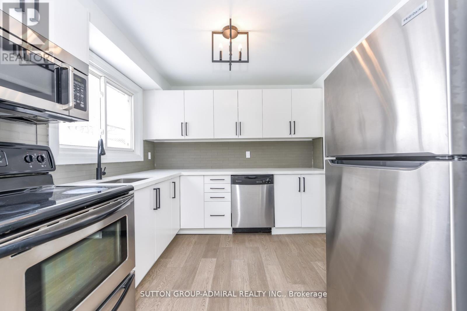 4 HARDCASTLE COURT, Brampton (Central Park), Ontario, L6S2A9 — Photo 6