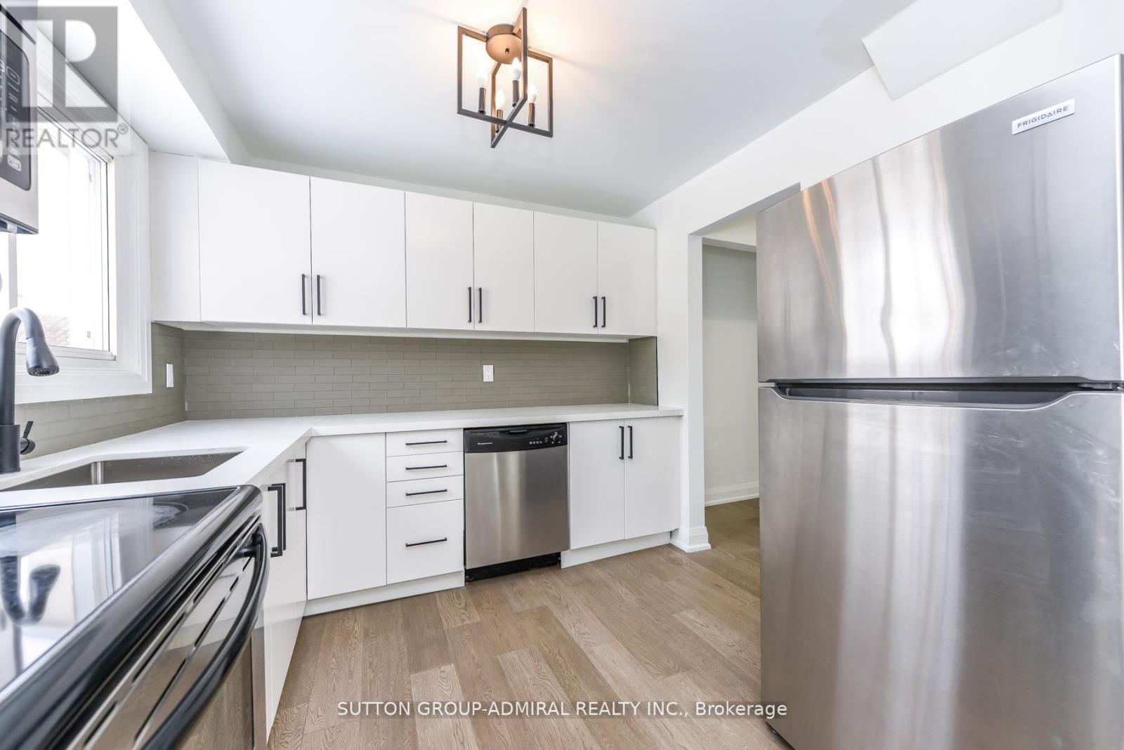 4 HARDCASTLE COURT, Brampton (Central Park), Ontario, L6S2A9 — Photo 7