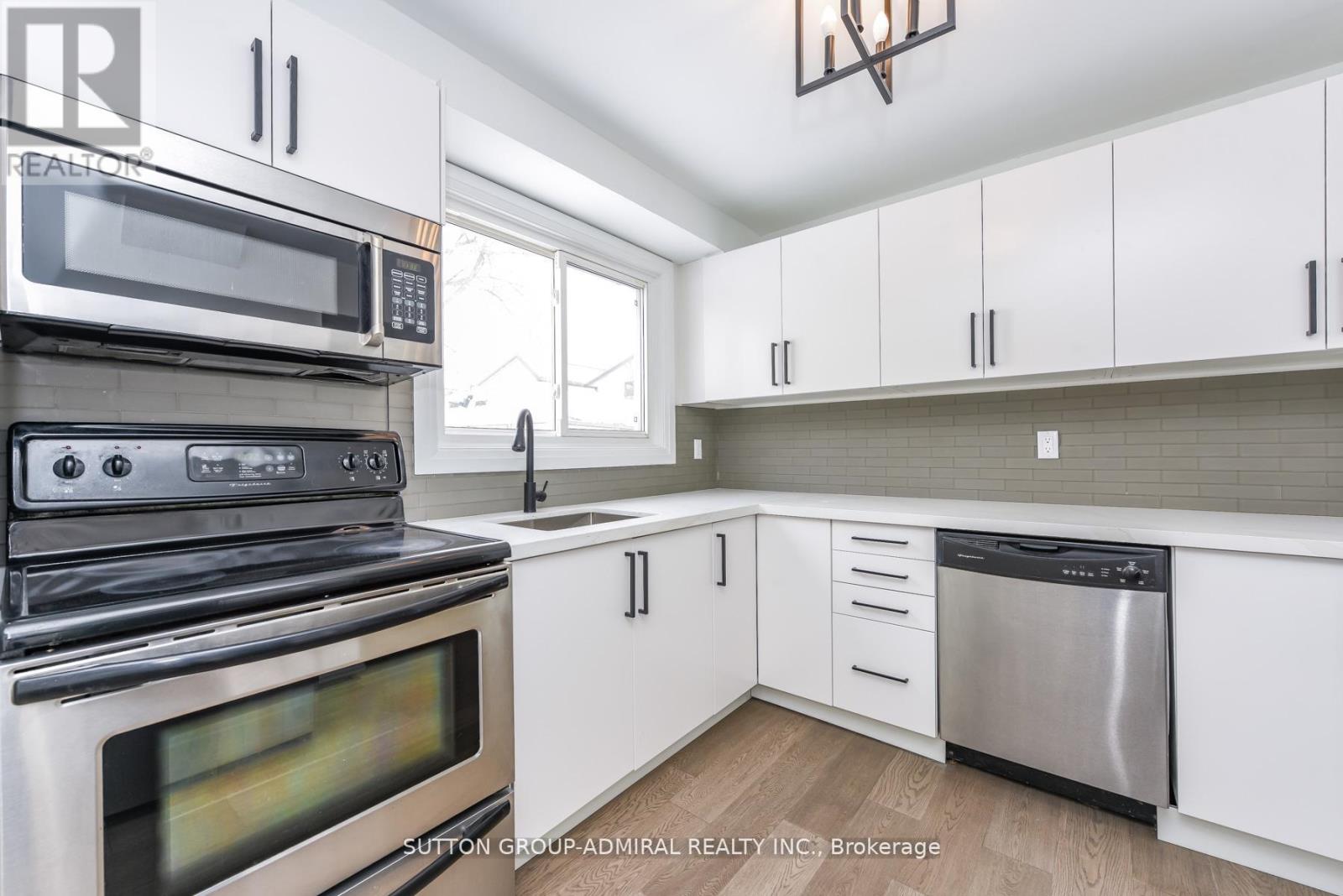 4 HARDCASTLE COURT, Brampton (Central Park), Ontario, L6S2A9 — Photo 9