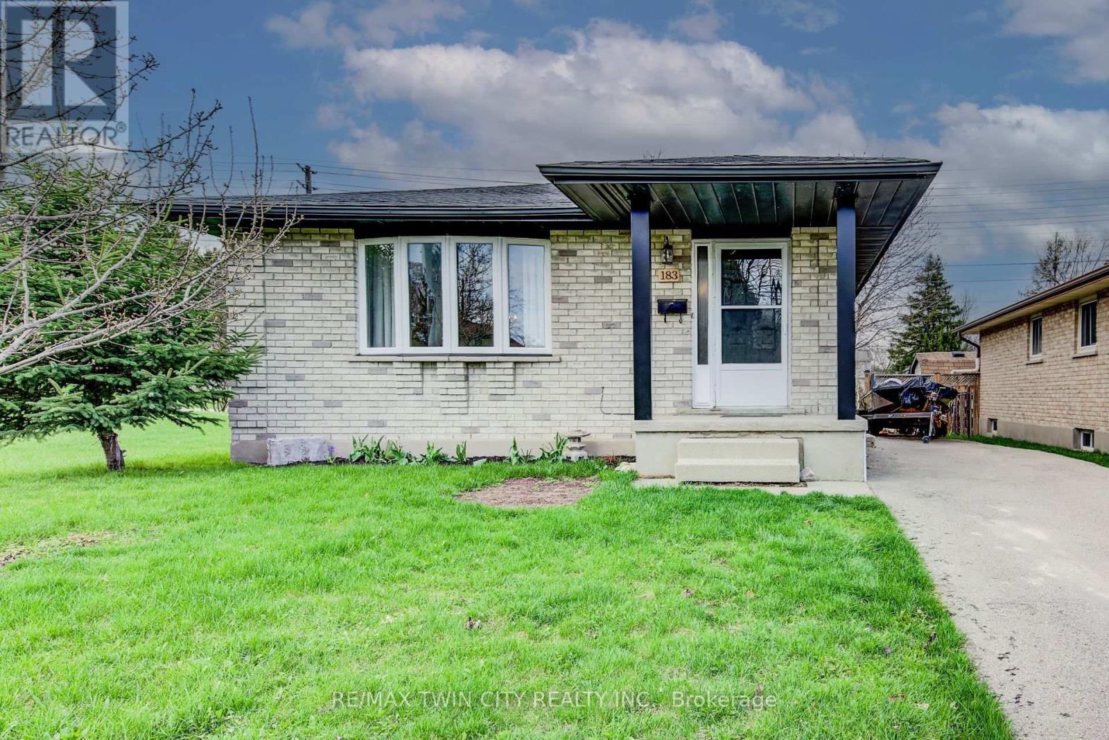 183 DINISON CRESCENT, Kitchener, Ontario, N2E2S6 — Photo 3