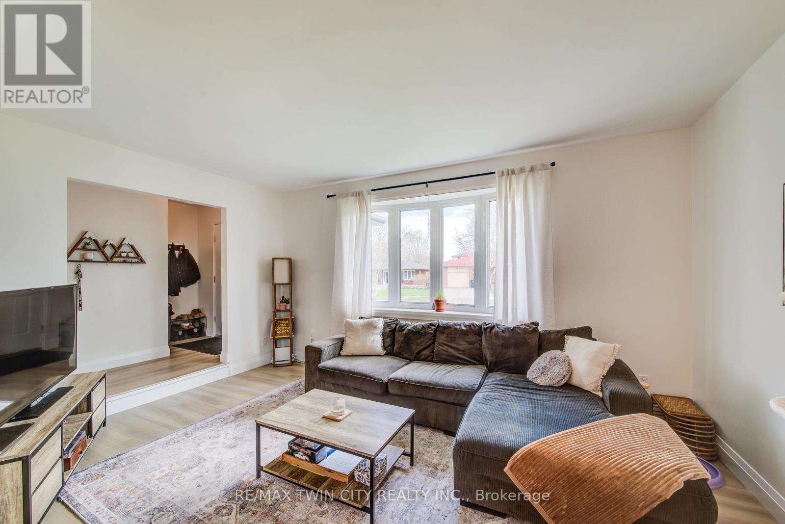 183 DINISON CRESCENT, Kitchener, Ontario, N2E2S6 — Photo 9