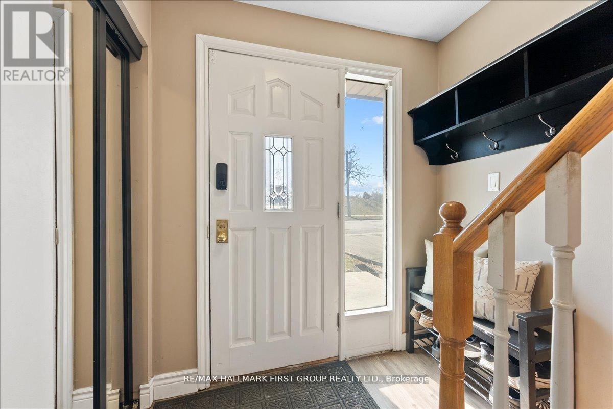 398 DEAN AVENUE, Oshawa (Central), Ontario, L1H3E2 — Photo 2