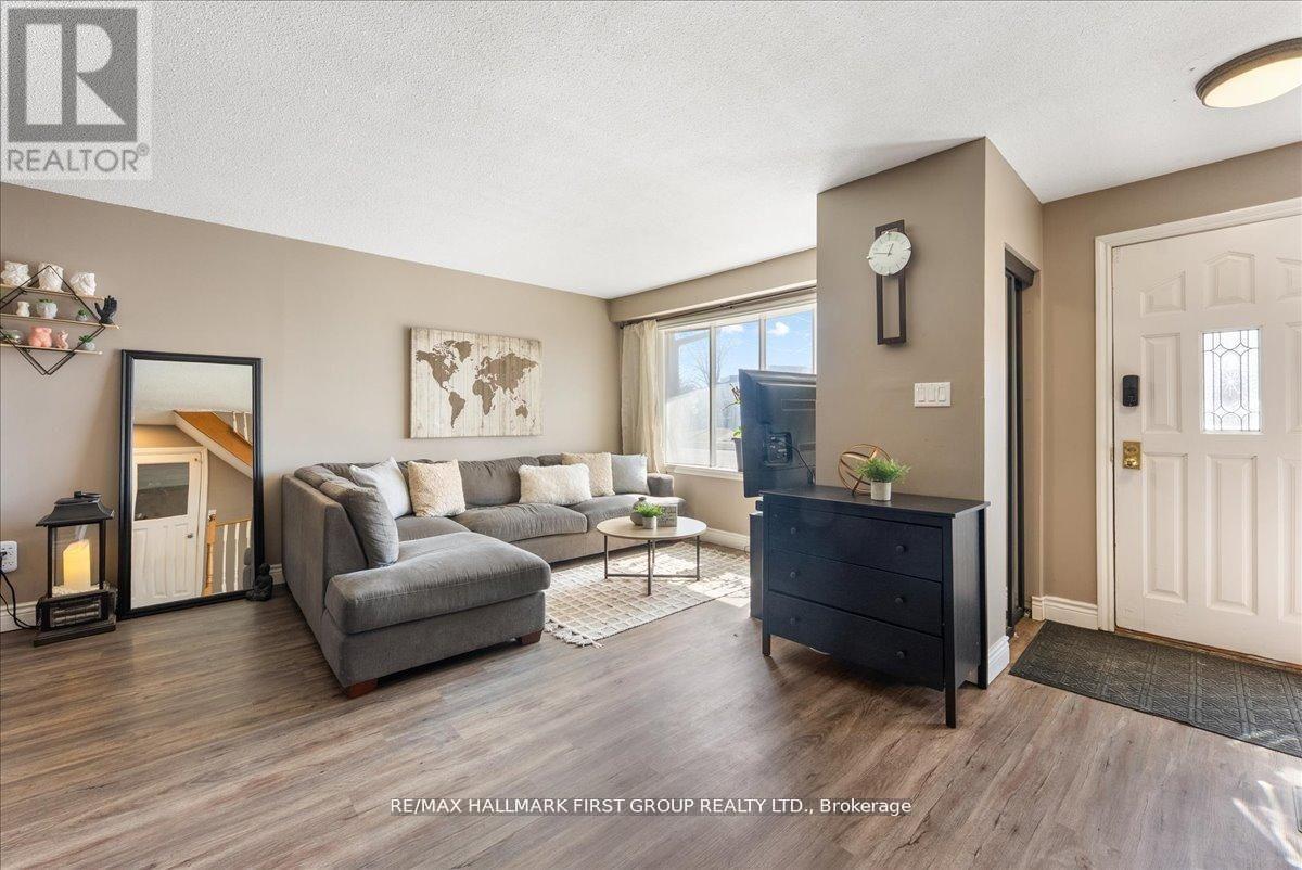 398 DEAN AVENUE, Oshawa (Central), Ontario, L1H3E2 — Photo 3