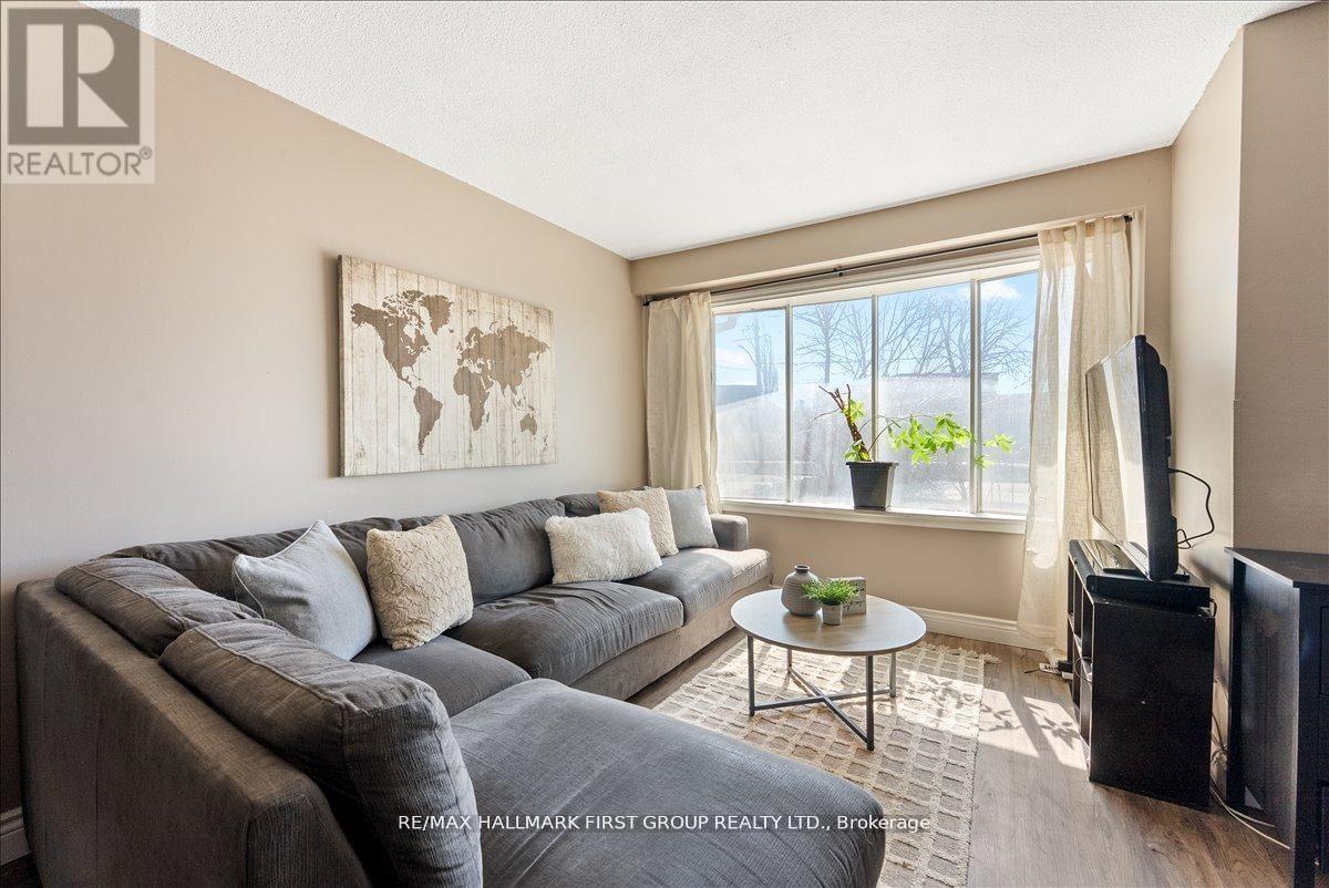 398 DEAN AVENUE, Oshawa (Central), Ontario, L1H3E2 — Photo 4