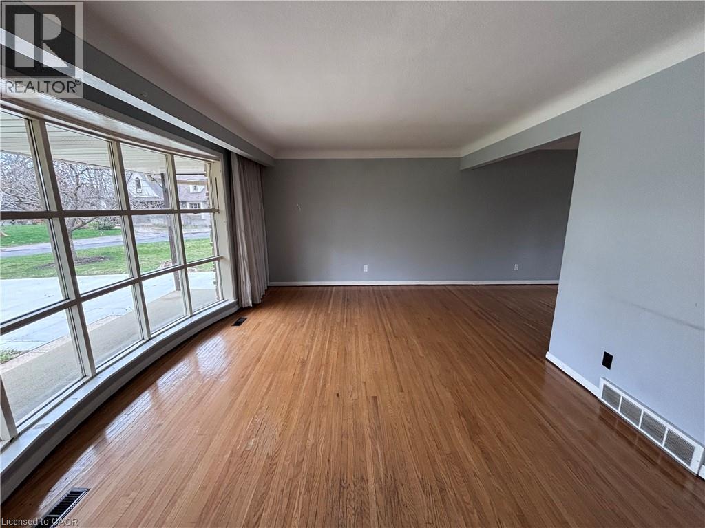 4 BEECHWOOD Court, St. Catharines, Ontario, L2N3H7 — Photo 9