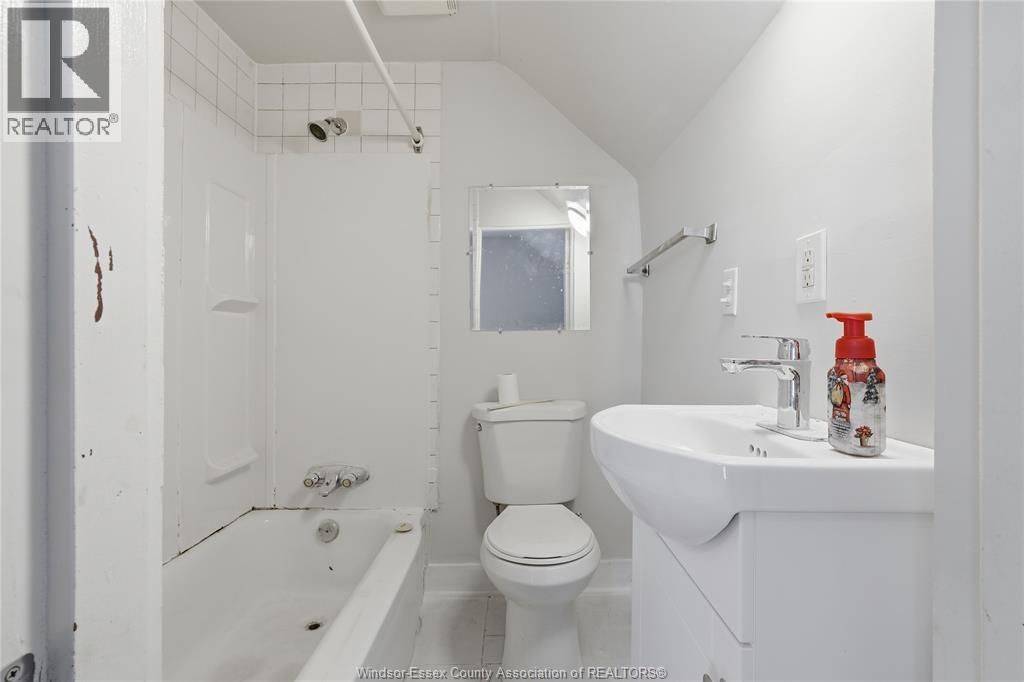 1021 WELLINGTON AVENUE, Windsor, Ontario, N9A5K2 — Photo 11