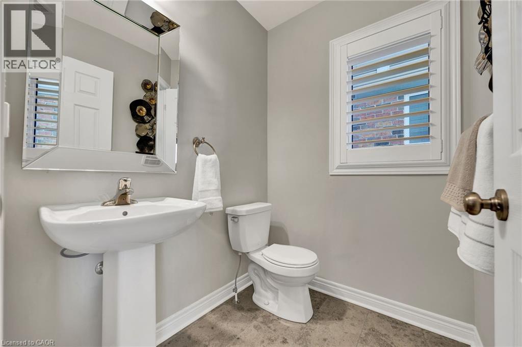 15 PIETER VOS Drive, Kitchener, Ontario, N2P0G1 — Photo 14