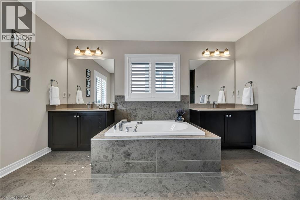 15 PIETER VOS Drive, Kitchener, Ontario, N2P0G1 — Photo 18