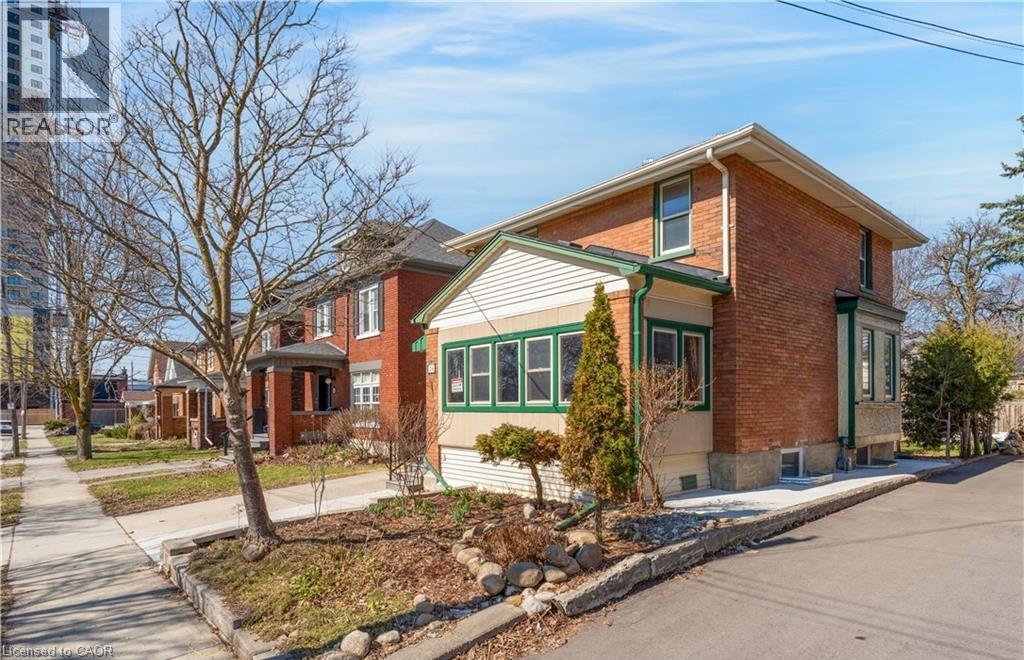 24 ONWARD Avenue, Kitchener, Ontario, N2H3J7 — Photo 2