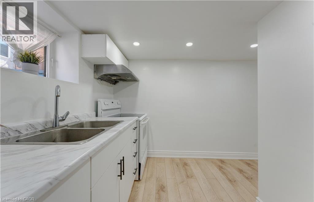 24 ONWARD Avenue, Kitchener, Ontario, N2H3J7 — Photo 28